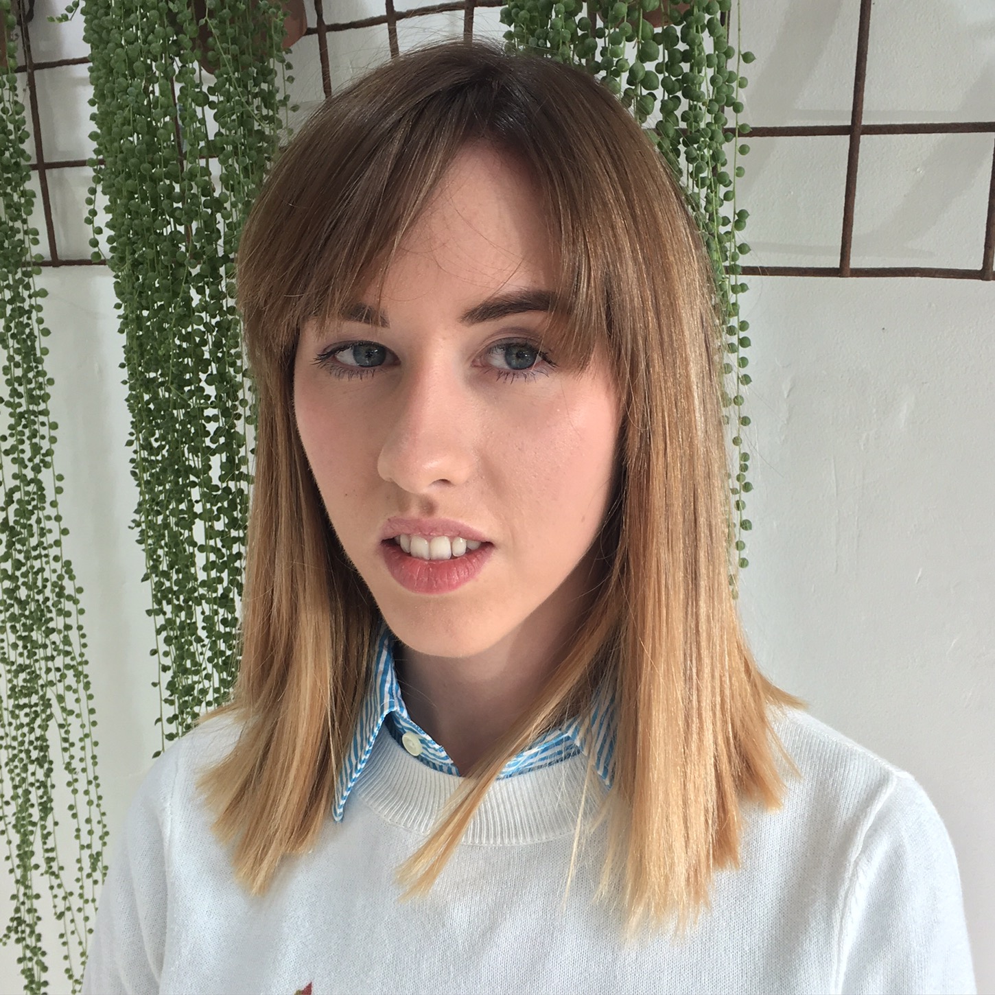 woman with short hairstyle with fringe